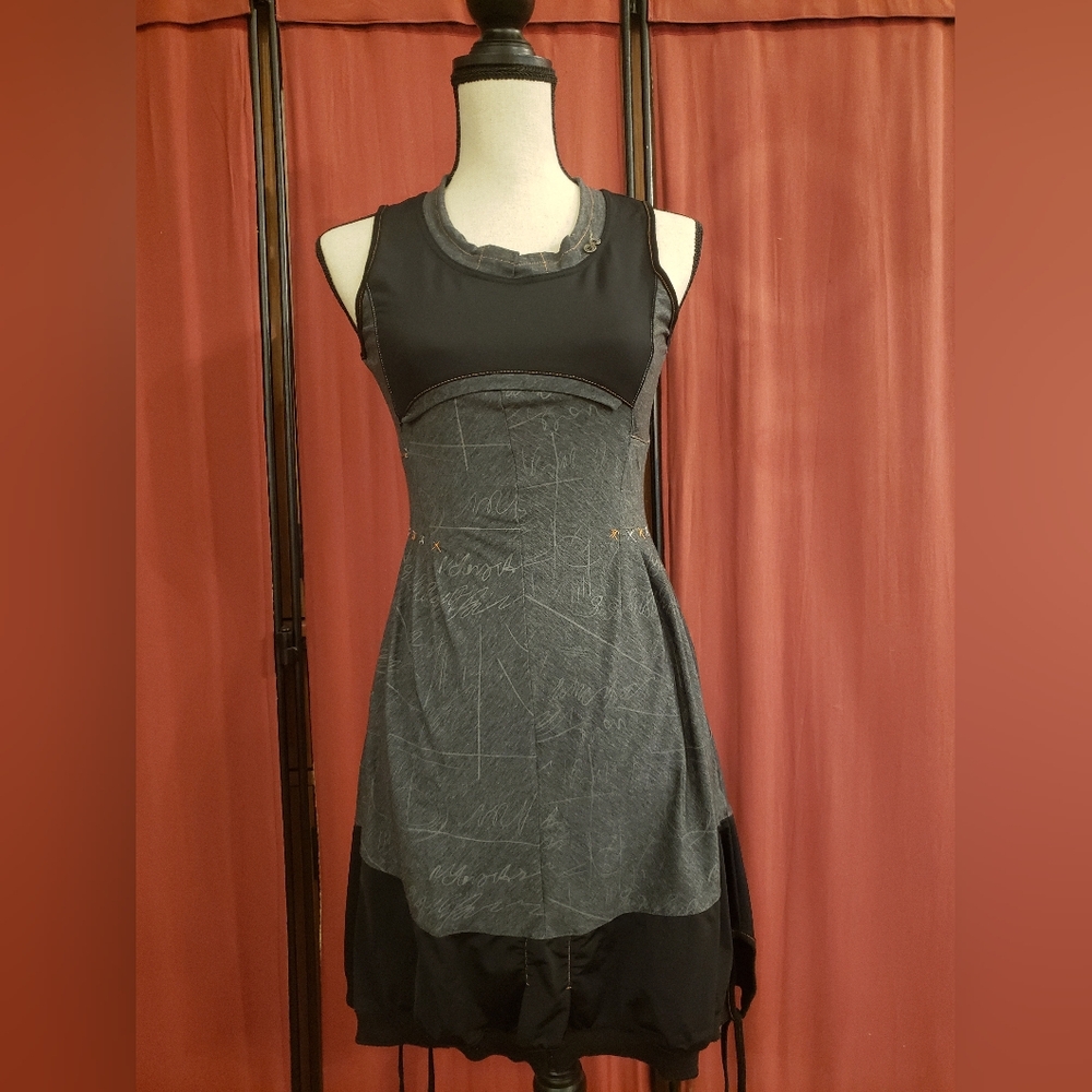 ALEXIS MATTHEW fit & flare black and gray unique midi dress Size Small